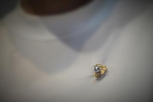 【八千里路云和月】18k金镶嵌真多麻色海水珍珠胸针 商品图7