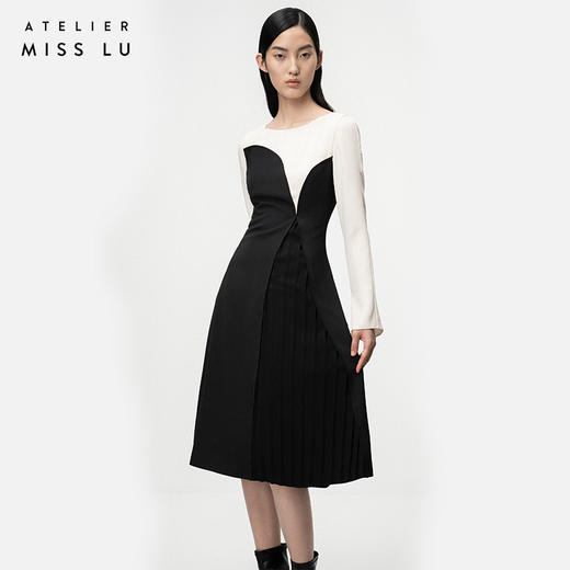【密林小径】流畅曲线黑拼米白风琴折收腰长袖连衣裙/0000741A 商品图2