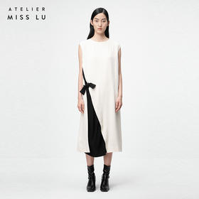 【奥萝拉】米白拼缝黑色蝴蝶结落肩宽松连衣裙/0000743