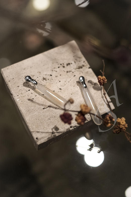 L'elemento  银镶冰种玛瑙耳坠 商品图0