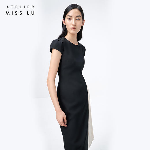 【流溢风琴】黑拼米白撞色拼接风琴折连衣裙/0000740 商品图2