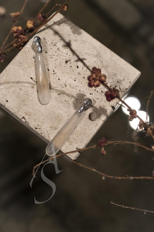 L'elemento  银镶冰种玛瑙耳坠 商品图1