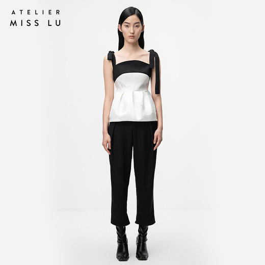 【熠熠云朵】半圆领黑拼贝母白肌理面料系带花苞上衣/00199 商品图0