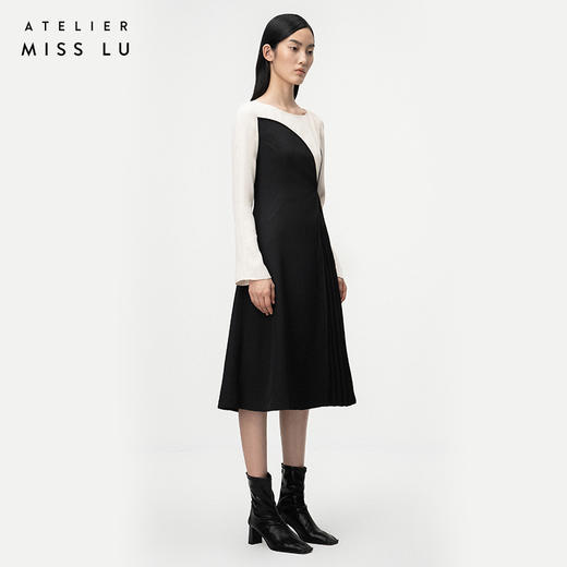 【密林小径】流畅曲线黑拼米白风琴折收腰长袖连衣裙/0000741A 商品图1