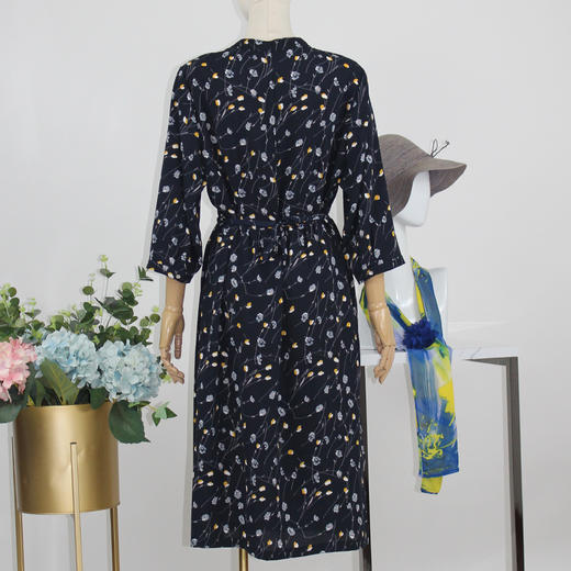 FOCALS福柯斯秋季七分袖修身V领中长款印花连衣裙FYBAX070BV 商品图2
