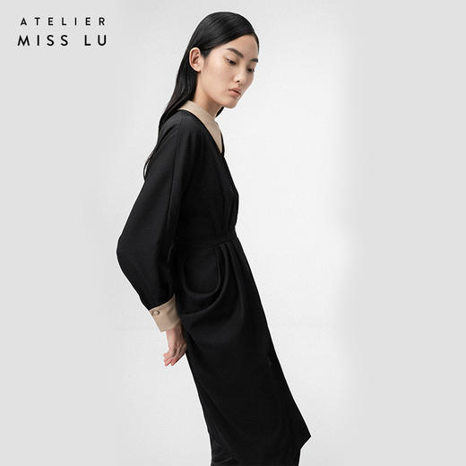 【温热落日】立裁垂褶设计黑色拼皮露背长袖连衣裙/0000747A 商品图2