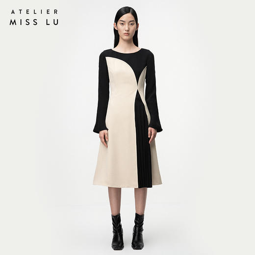 【密林小径】流畅曲线浅米绿拼黑风琴折收腰长袖连衣裙/0000741 商品图0