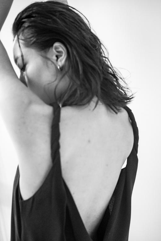 Semplicita | 扭结后背深V连衣裙 [ 黑 ] 商品图2