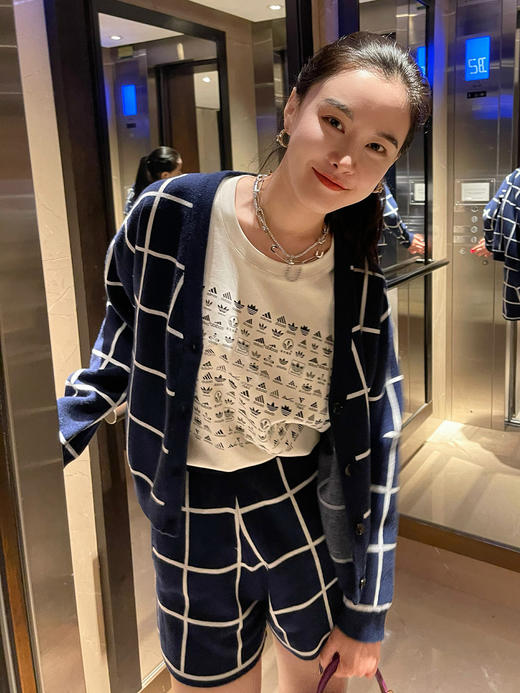 法兰西蓝白格子运动风格针织外套和短裤 商品图0