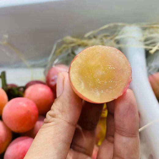 🌿🙋🏻‍♂️妮娜皇后（超级女皇Queen）据说在日本是比香印青提表现更优秀的品种‼️ 无核，颗粒大，糖度超高有花香➕草莓香➕牛奶香➕红酒香等复合型香味……回味无穷 商品图10