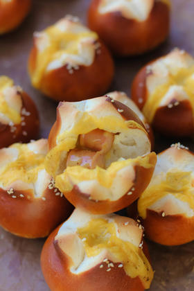 熔岩车达芝士香肠碱水包（一组2个）