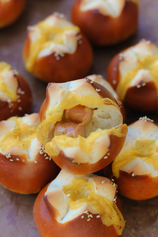 熔岩车达芝士香肠碱水包（一组2个） 商品图0