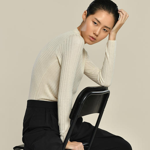 2021新款女士丝羊绒16针坑条半高领打底衫 商品图0