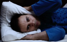 半夜容易醒的人，是这里堵住了（最全十二时辰和人体经络表） 