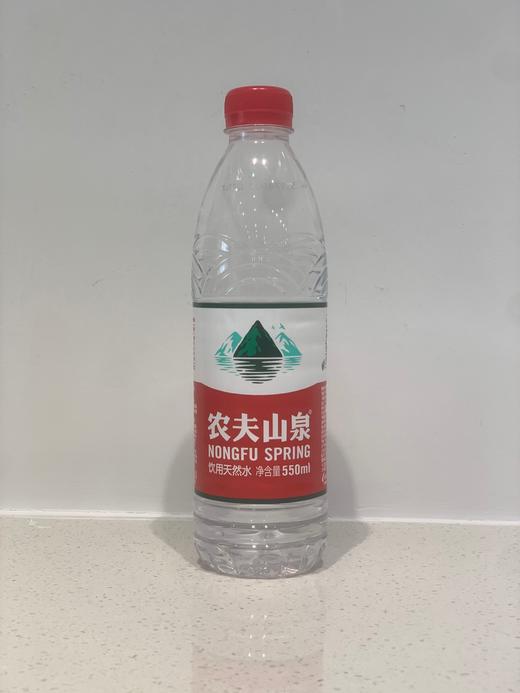 农夫山泉 饮用天然水550ml 商品图0