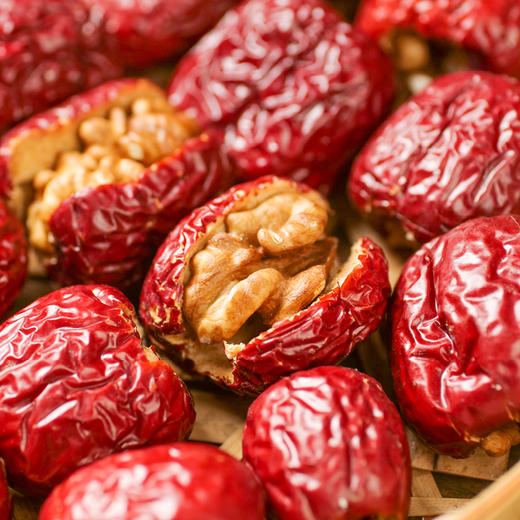 【喀什扶贫】西域果园灰枣夹核桃300g 商品图4