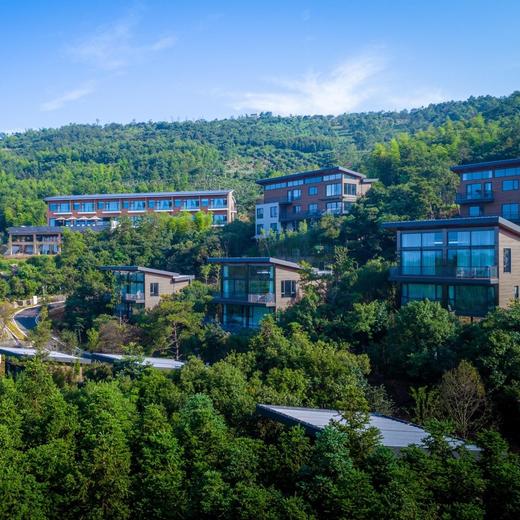 【年夜饭专享】湖州长兴 | 长兴密静君澜度假酒店年夜饭套餐，￥999/单人2晚，6人起订，可放烟花，可带宠物，2026年年夜饭超前预售~ 商品图1