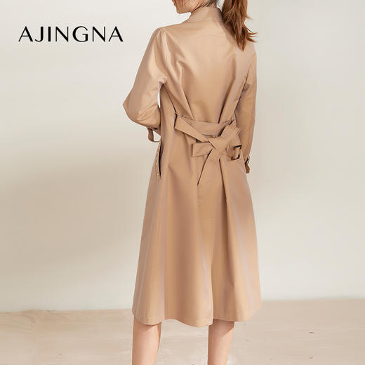 【特价款不退不换】阿菁娜经典驼色铆钉长款风衣A26Q105002 商品图3