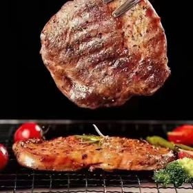 【农夫好牛牛排】5片家庭装送刀叉黄油和黑椒料，美味势不可挡！餐桌上的美食！家庭必备！每套送5份酱包，进口黄油