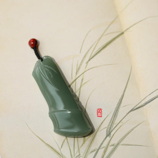和田玉（青玉-无结构沙枣青）挂件--节节高/ 竹节23g 商品图0