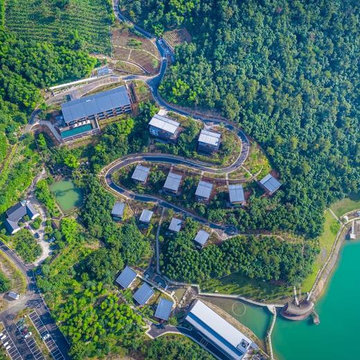 【年夜饭专享】湖州长兴 | 长兴密静君澜度假酒店年夜饭套餐，￥999/单人2晚，6人起订，可放烟花，可带宠物，2026年年夜饭超前预售~ 商品图0