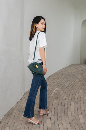 今日OOTD | 复古牛仔喇叭裤