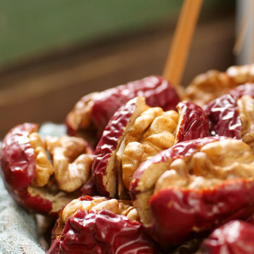 【喀什扶贫】西域果园灰枣夹核桃300g 商品图5