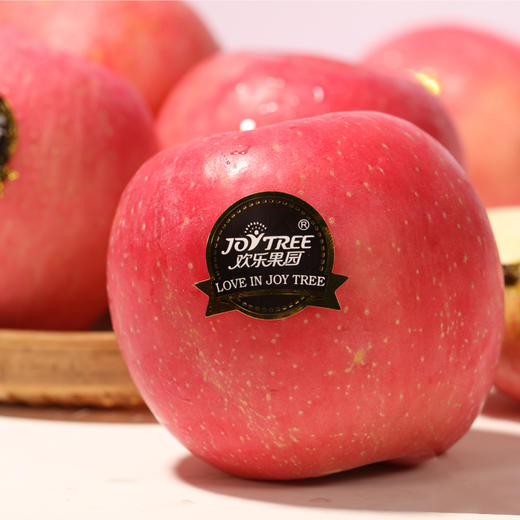 【欢乐果园】山东富士黑标4.5斤大果礼盒装 商品图3
