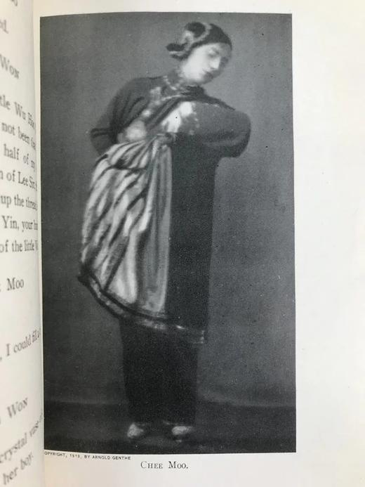 1913年 海外中国剧《黄马褂》 约7幅插图 精装32开 商品图5