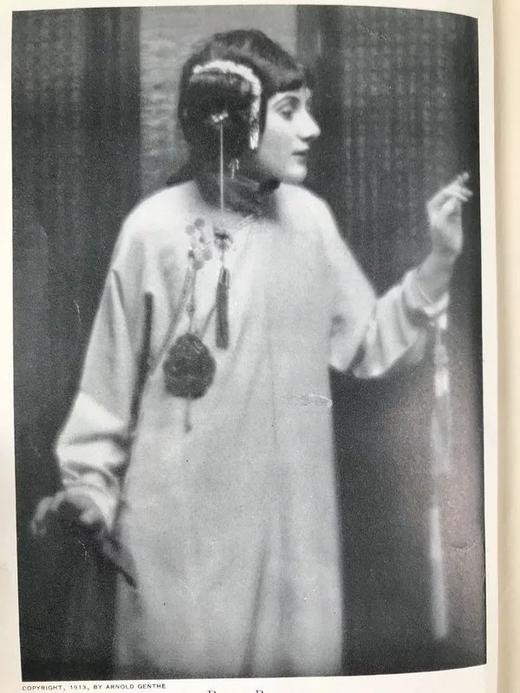 1913年 海外中国剧《黄马褂》 约7幅插图 精装32开 商品图10