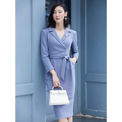 LT1XC1672A 主持人款 “都市精英” 连衣裙 干练通勤 时尚简约颈袖添香 商品图1