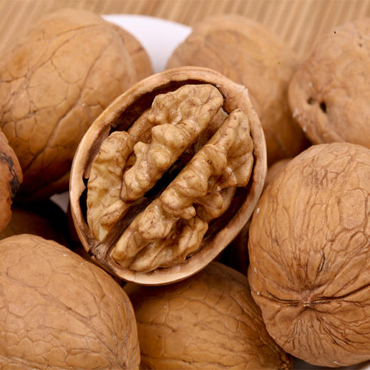 秭归县屈乡精品纸皮核桃4斤装2000g/箱新鲜薄皮核桃 商品图3