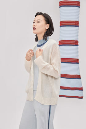 V领宽松女开衫 SJF92W508B