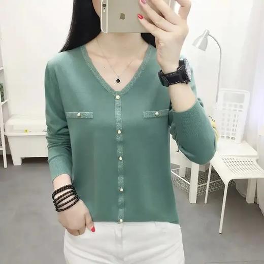 JXG-秋装女2021年新款宽松V领长袖女上衣洋气打底衫女内春秋百搭针织 商品图1