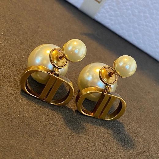 【爆款超低价预售 急单慎拍】D家耳环CD珍珠耳钉女2021年新款潮小众设计气质高级感小香风耳饰 商品图0