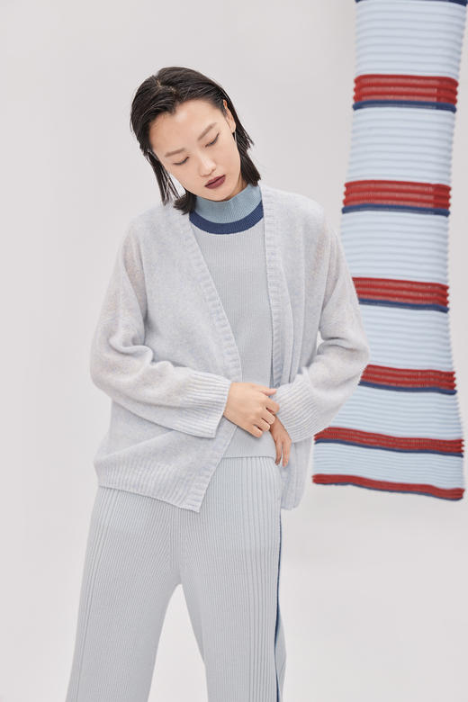 V领宽松女开衫 SJF92W508B 商品图2