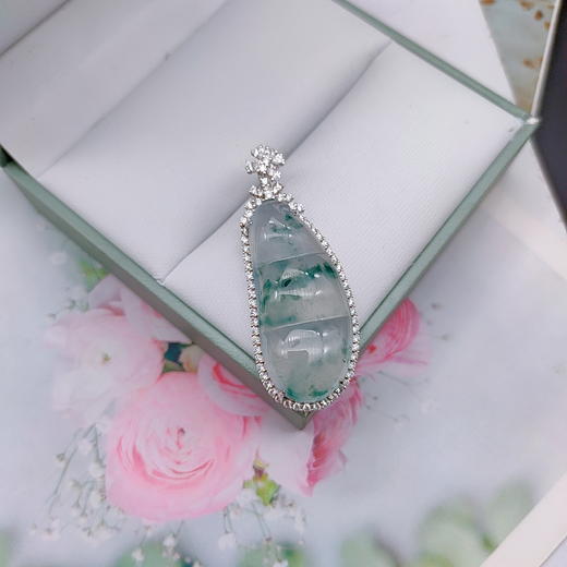 18k镶嵌翡翠福豆吊坠 商品图0