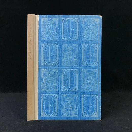 诺奖作家高尔斯华绥签名限量本《索米斯与旗帜》 精装18开带书匣 商品图0