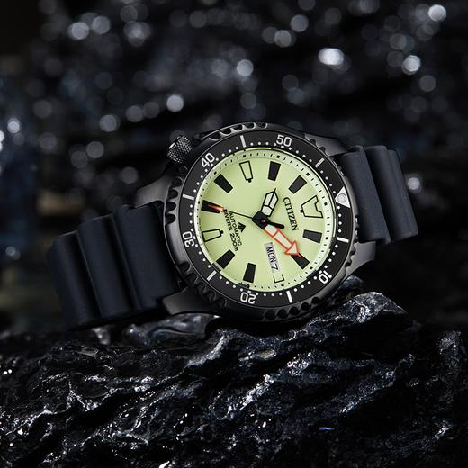 西铁城日本官方正品不锈钢覆BIP河豚二代PU橡胶表带200米潜水星期日历机械表NY0138-14XB 商品图4