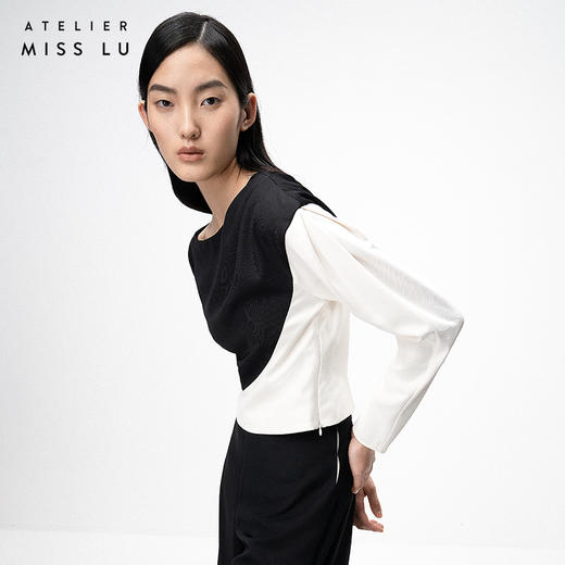 【落落优雅】肩部压褶黑白撞色拼接长袖上衣/00201A 商品图4