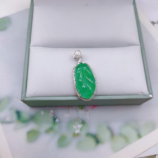 18K镶嵌翡翠叶子吊坠 商品图0