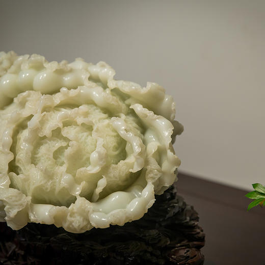 和田玉雕白菜摆件（红木座） 商品图2