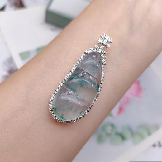 18k镶嵌翡翠福豆吊坠 商品图2