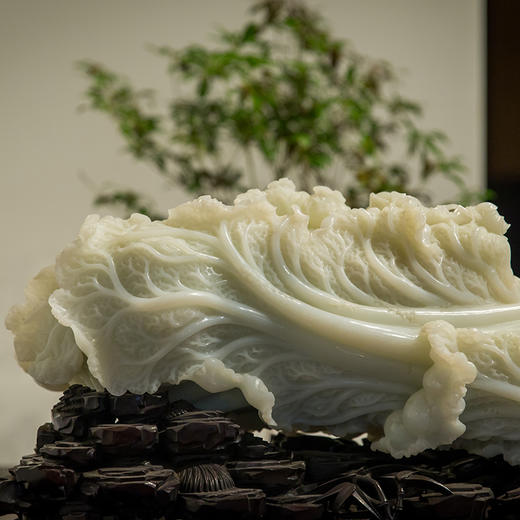 和田玉雕白菜摆件（红木座） 商品图1