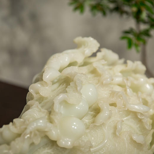 和田玉雕白菜摆件（红木座） 商品图3