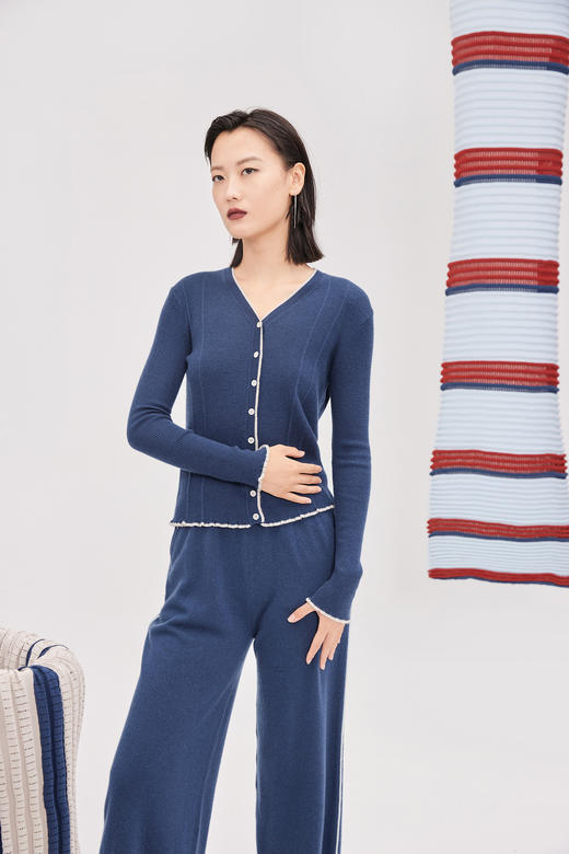 精纺羊绒V领修身女开衫 SJF93W210N 商品图5