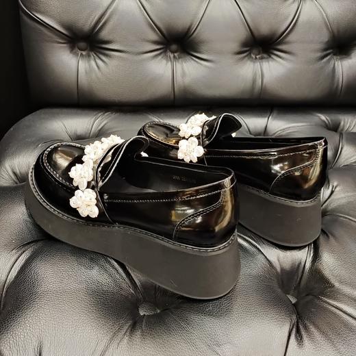 LFGJ 3868    超轻厚底珍珠花朵装饰乐福鞋 商品图5