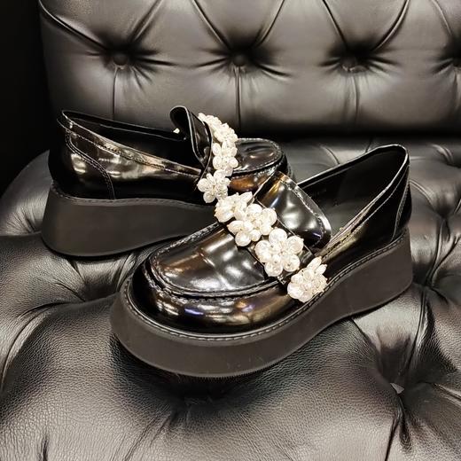 LFGJ 3868    超轻厚底珍珠花朵装饰乐福鞋 商品图4