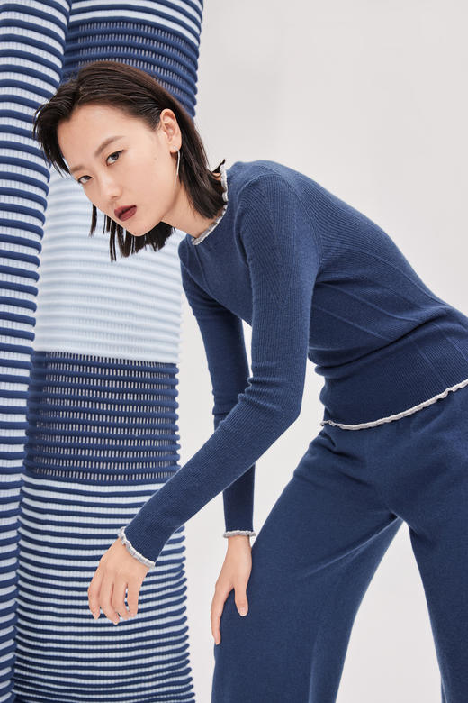 精纺羊绒圆领修身女套衫 SJF93W427A 商品图5