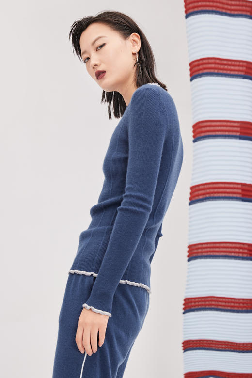 精纺羊绒圆领修身女套衫 SJF93W427A 商品图3